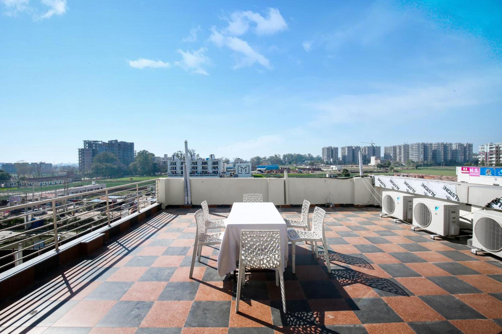 Hotel Woodcrest By Sidham Group !! Comfortable And Peaceful Stay !! Top Rated !! Preferred Hotel Chain Zirakpur Εξωτερικό φωτογραφία