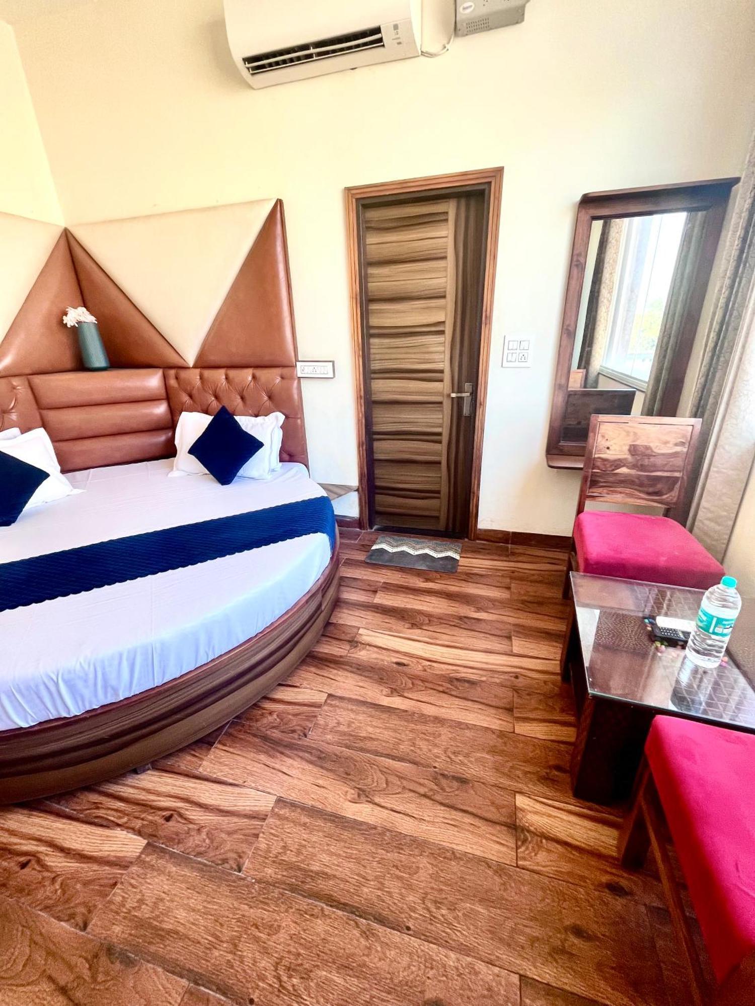 Hotel Woodcrest By Sidham Group !! Comfortable And Peaceful Stay !! Top Rated !! Preferred Hotel Chain Zirakpur Εξωτερικό φωτογραφία