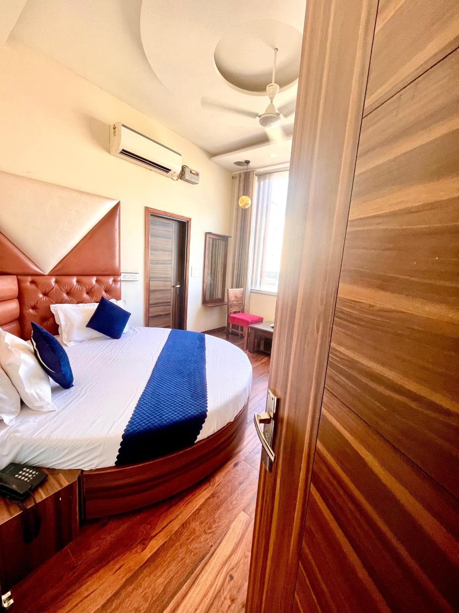 Hotel Woodcrest By Sidham Group !! Comfortable And Peaceful Stay !! Top Rated !! Preferred Hotel Chain Zirakpur Εξωτερικό φωτογραφία